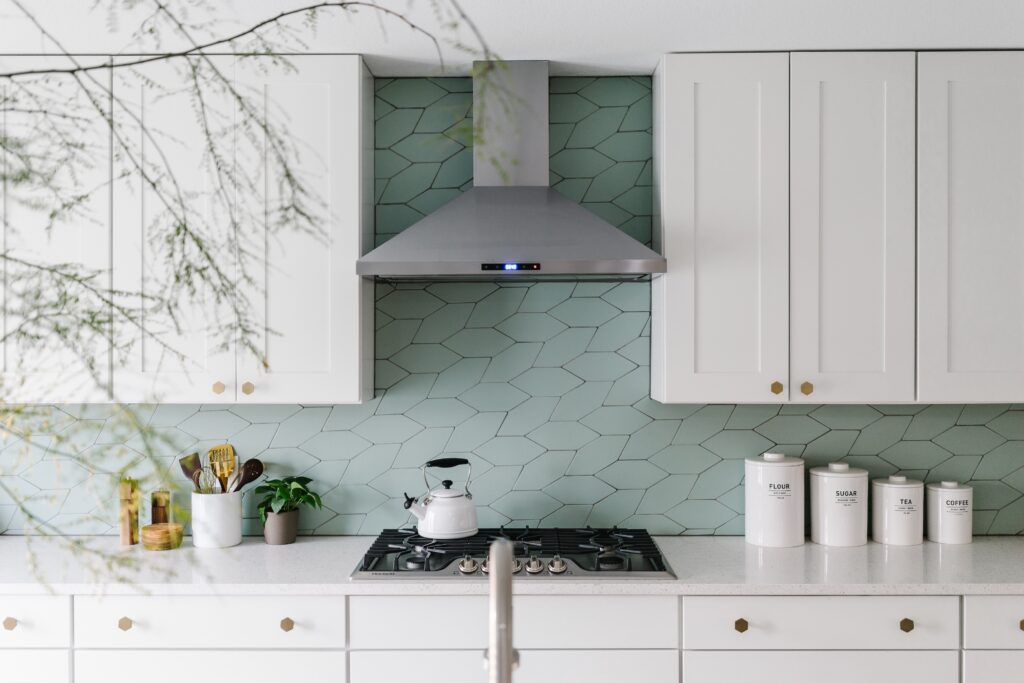 kitchen-with-bold-backsplash-edinburgh